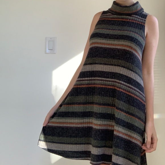 Embrace Sleeveless Turtleneck Dress - Picture 3 of 8